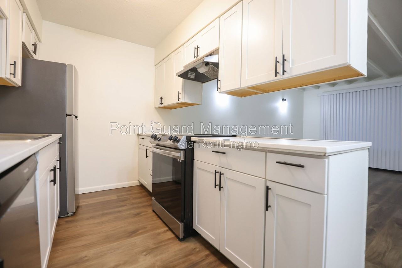 2706 N 75th St #10 - Photo 5 of 15