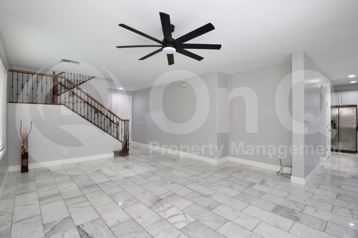 3340 E Cheyenne St - Photo 6 of 41