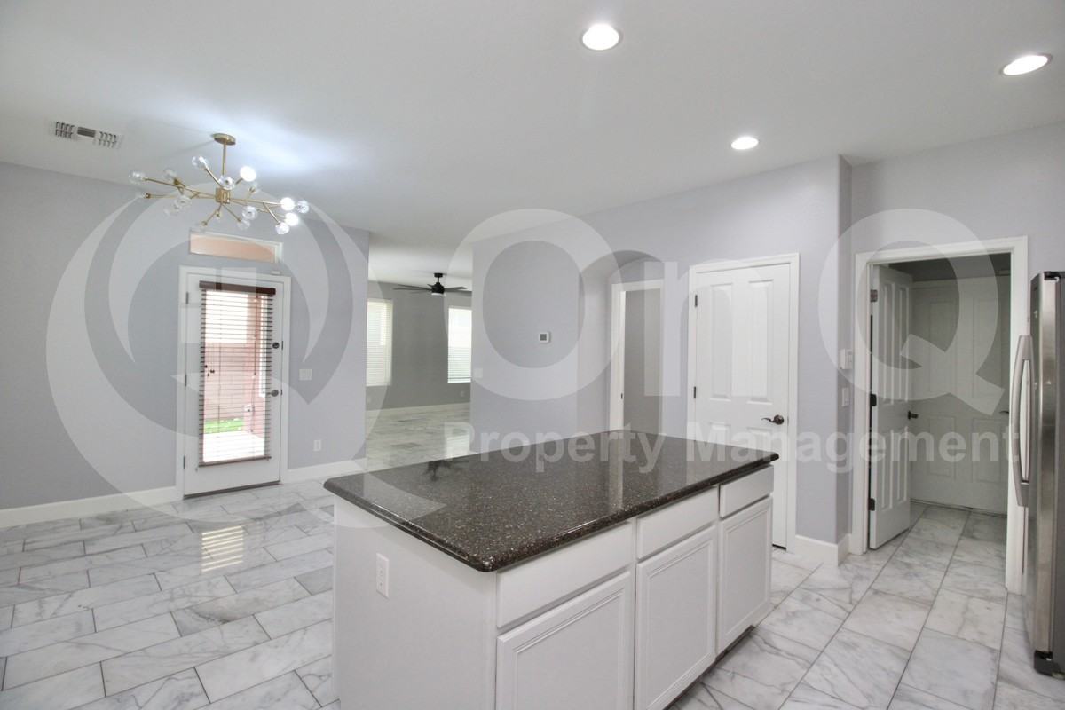 3340 E Cheyenne St - Photo 7 of 41