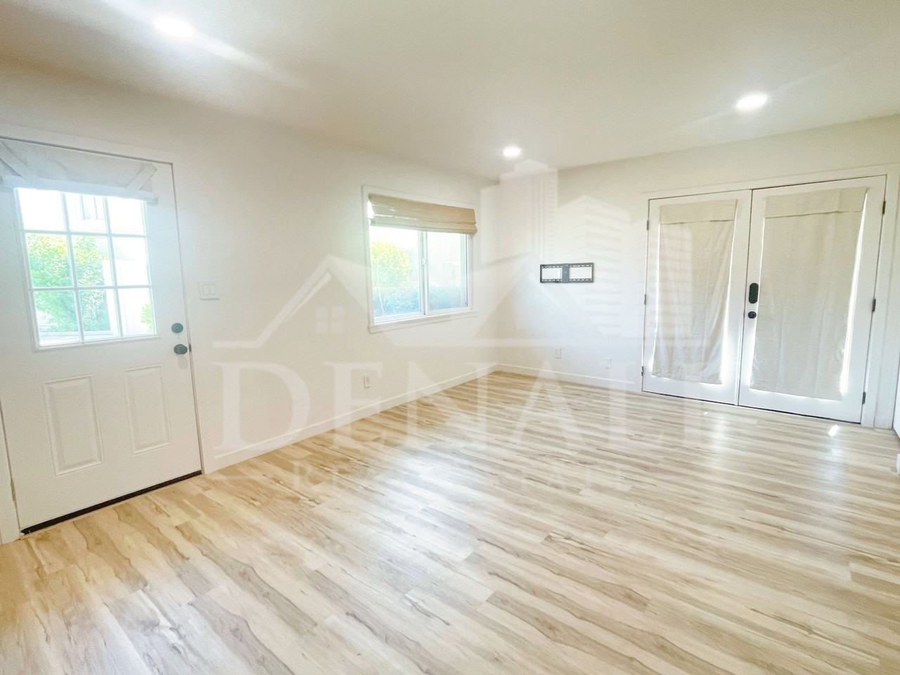 6026 N 79th St - Photo 4 of 24