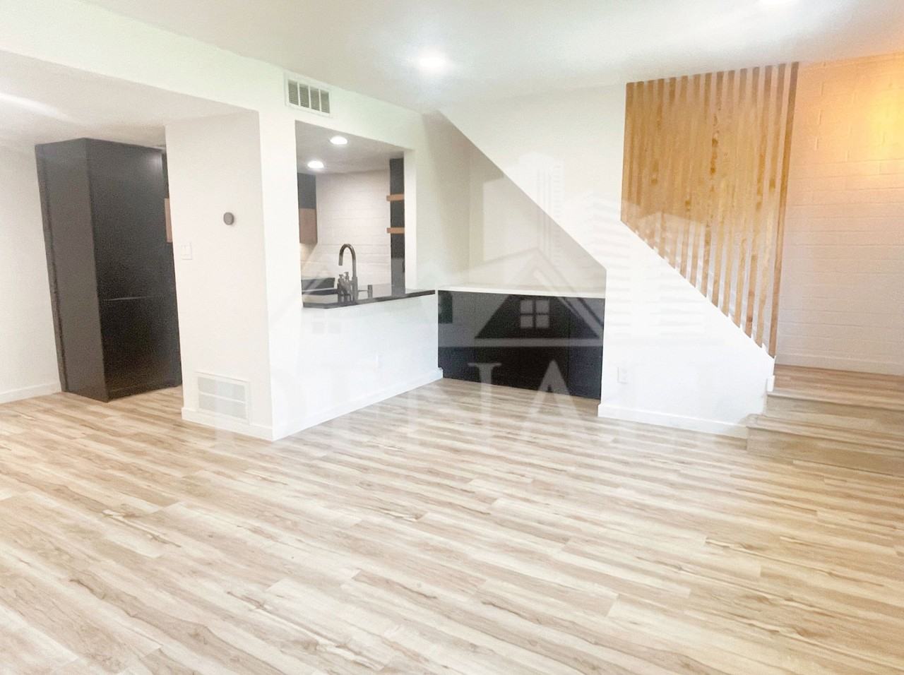 6026 N 79th St - Photo 5 of 24