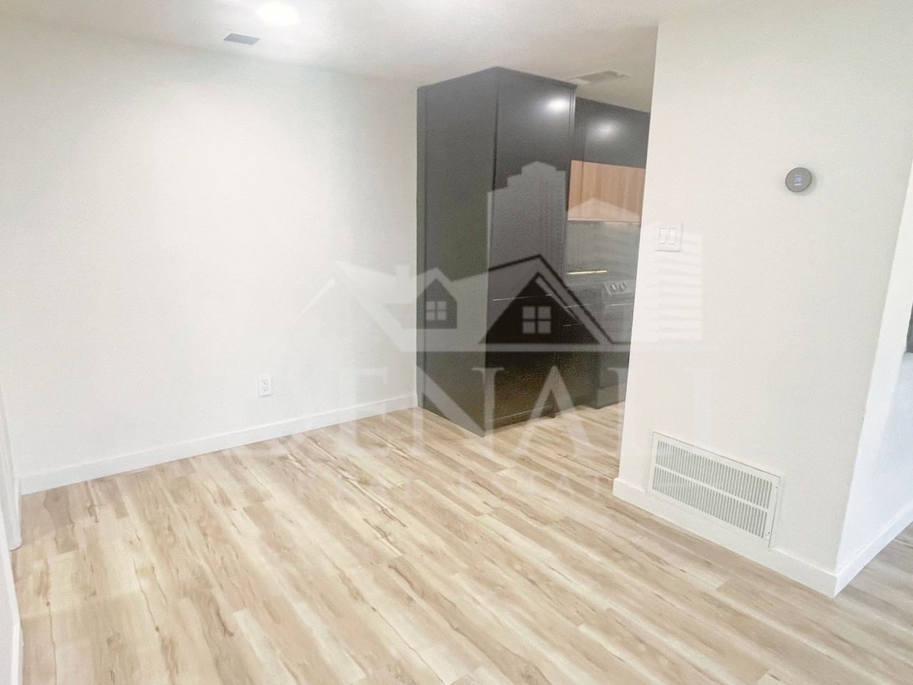 6026 N 79th St - Photo 6 of 24