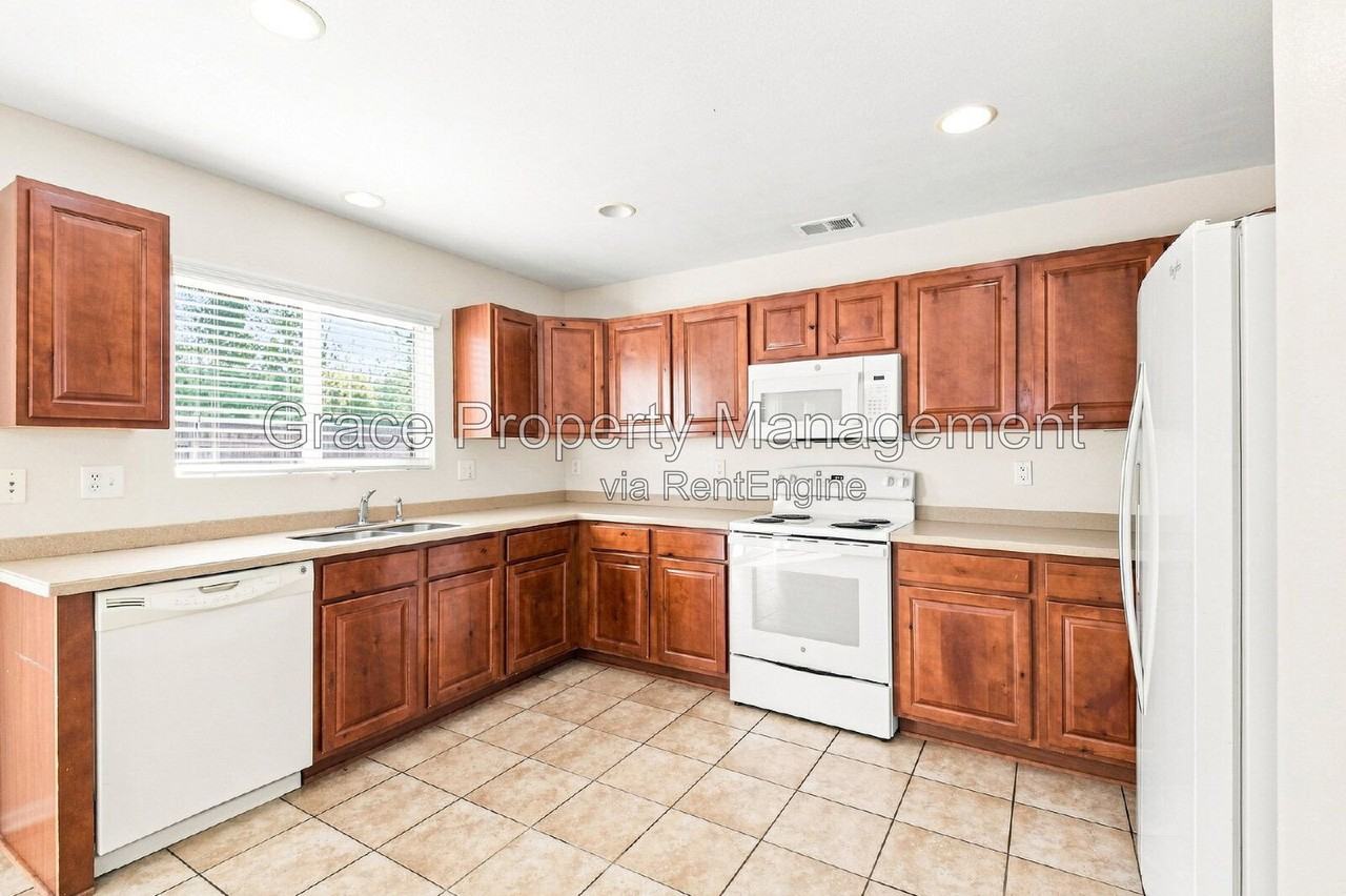 5177 Pelican St - Photo 6 of 30