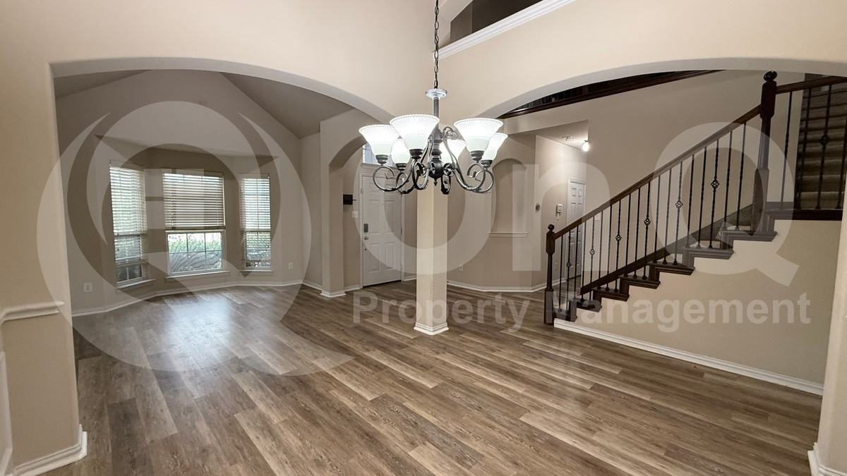 1524 Somerset Rd - Photo 4 of 14