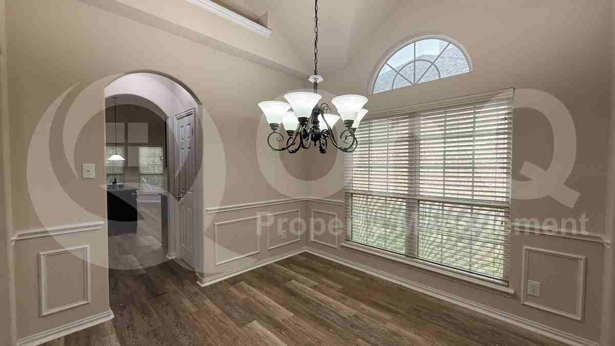 1524 Somerset Rd - Photo 5 of 14
