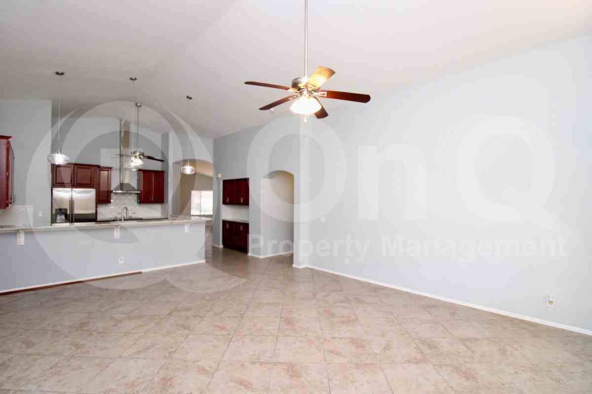 511 E Pinto Dr - Photo 5 of 23