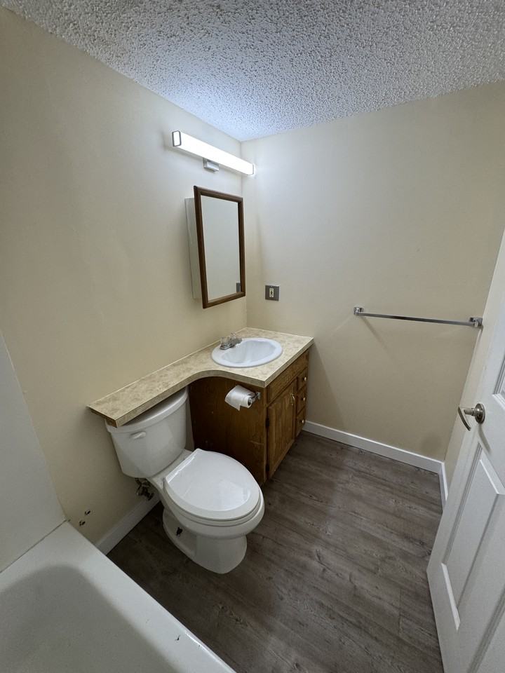 4339 73 St Nw - Photo 5 of 10