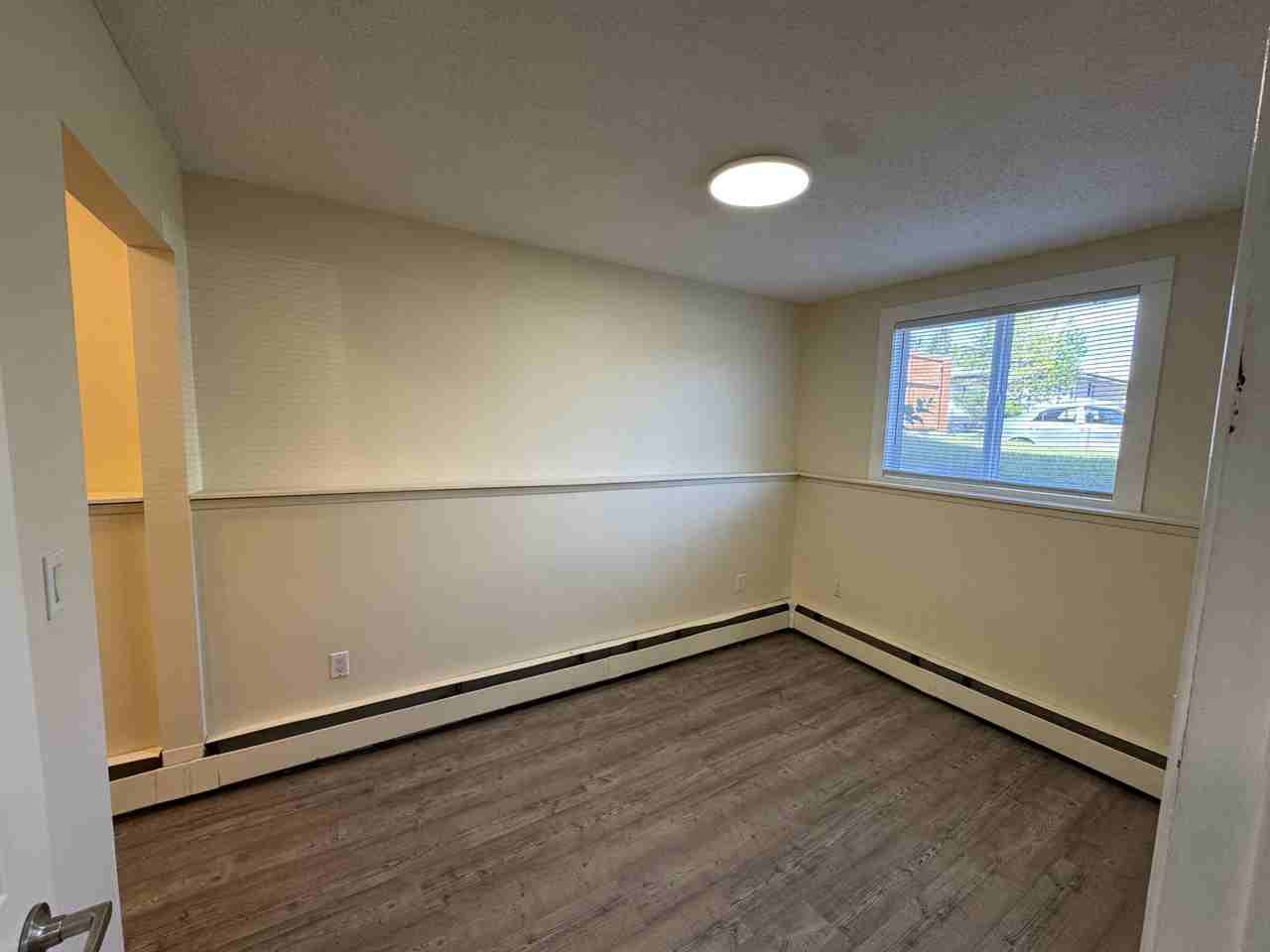 4339 73 St Nw - Photo 7 of 10