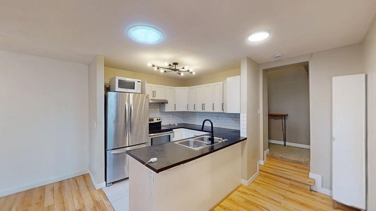 125 28 Ave Ne - Photo 2 of 11