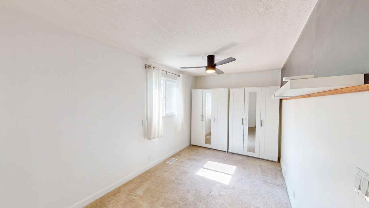 125 28 Ave Ne - Photo 5 of 11