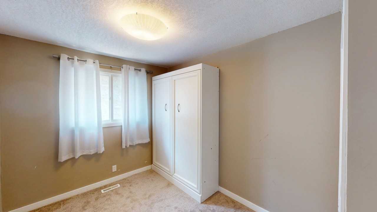 125 28 Ave Ne - Photo 7 of 11