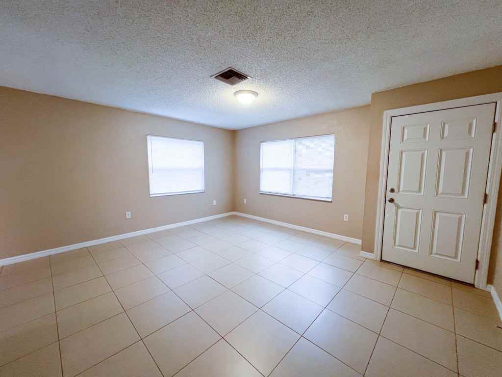 507 E Hazzard Ave #4 - Photo 3 of 14