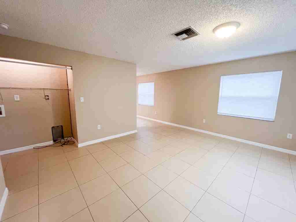 507 E Hazzard Ave #4 - Photo 4 of 14