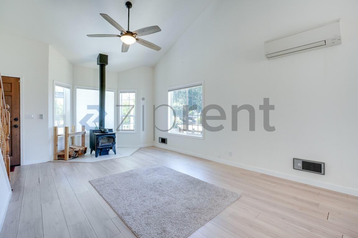 1816 Nw Russell St - Photo 7 of 29