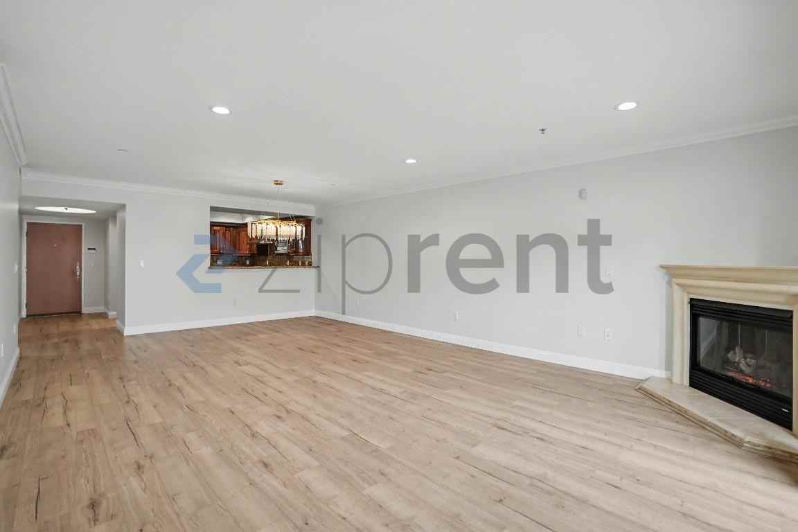 1878 Greenfield Ave #204 - Photo 4 of 21