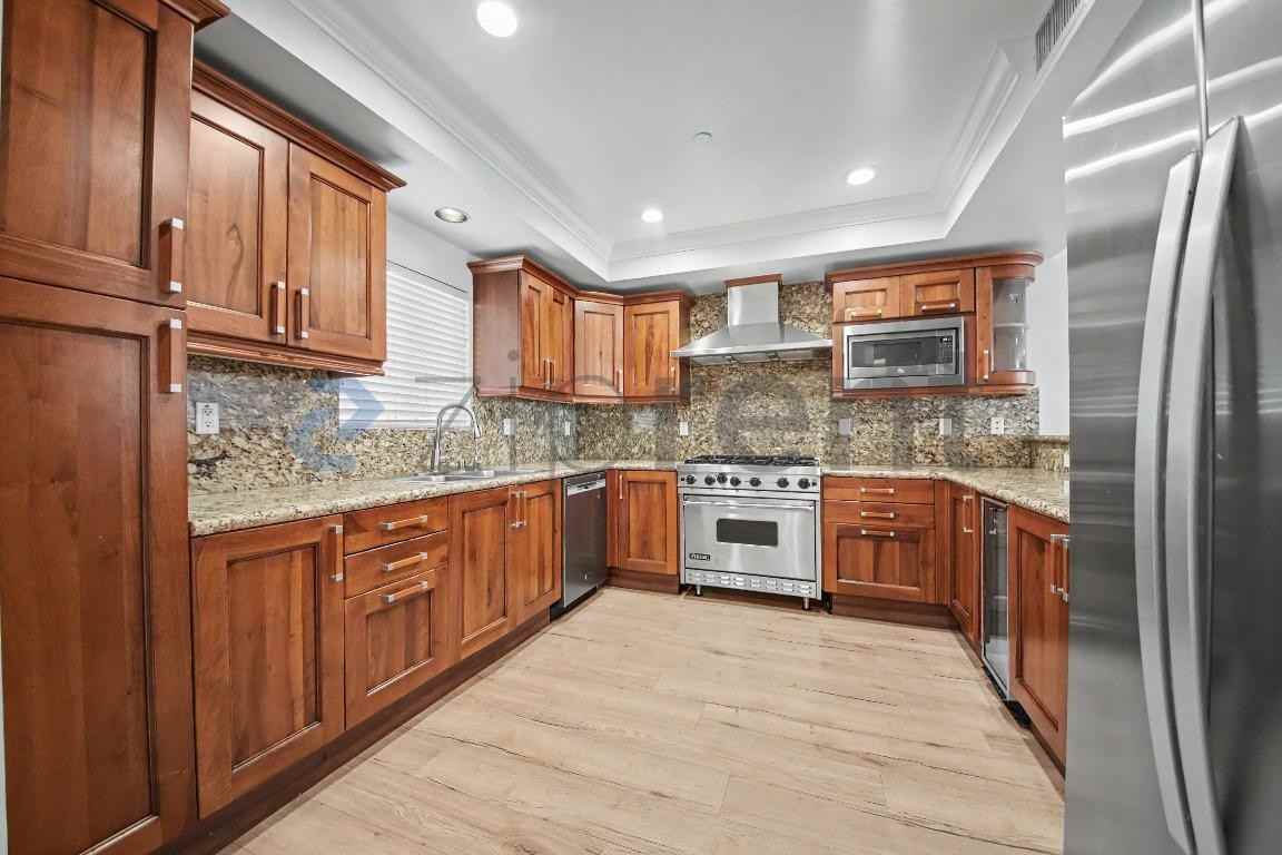1878 Greenfield Ave #204 - Photo 7 of 21