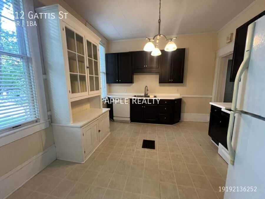 612 Gattis St - Photo 5 of 17