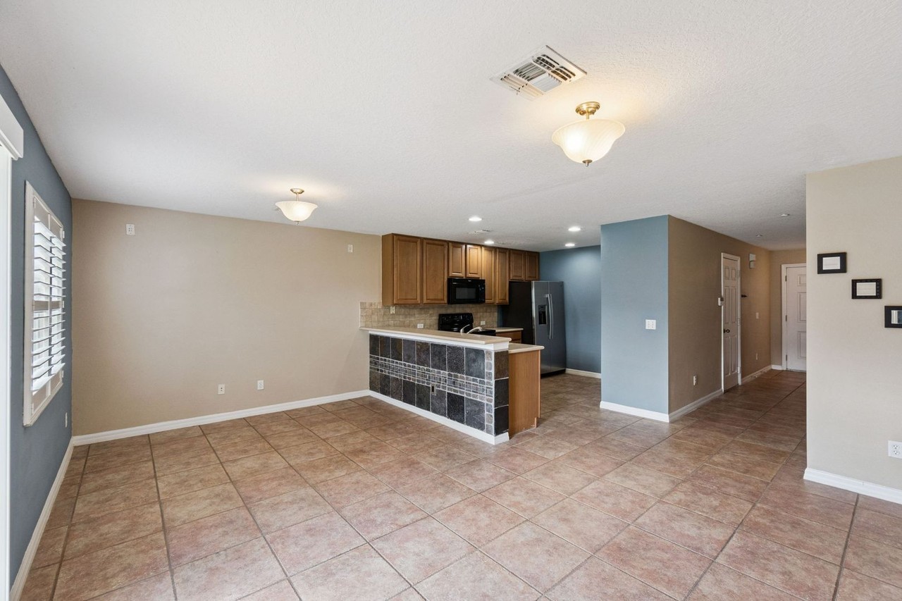 12648 Somerset Oaks St - Photo 2 of 12