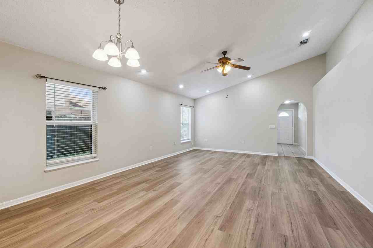 3308 Erskine Dr - Photo 6 of 17