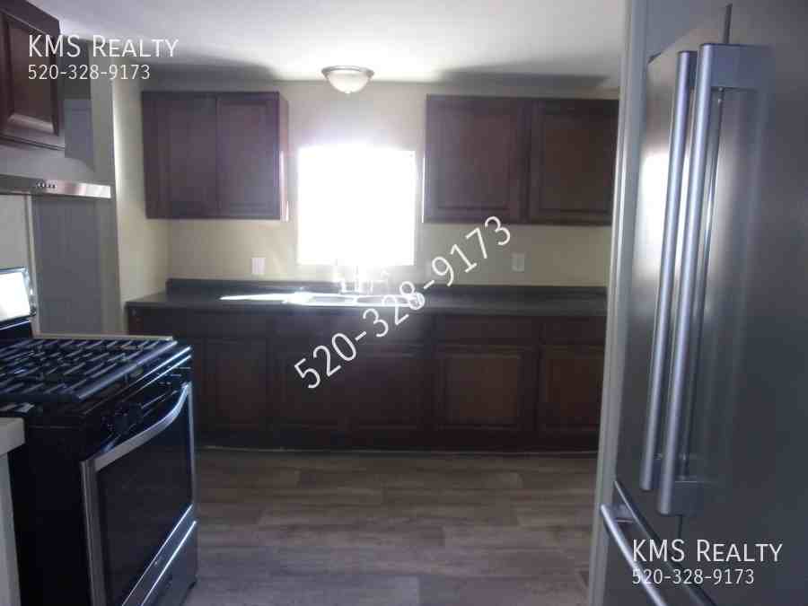 10830 W Warfield Cir - Photo 6 of 41