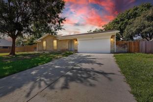 903 Ravenswood Dr - Photo 1 of 1