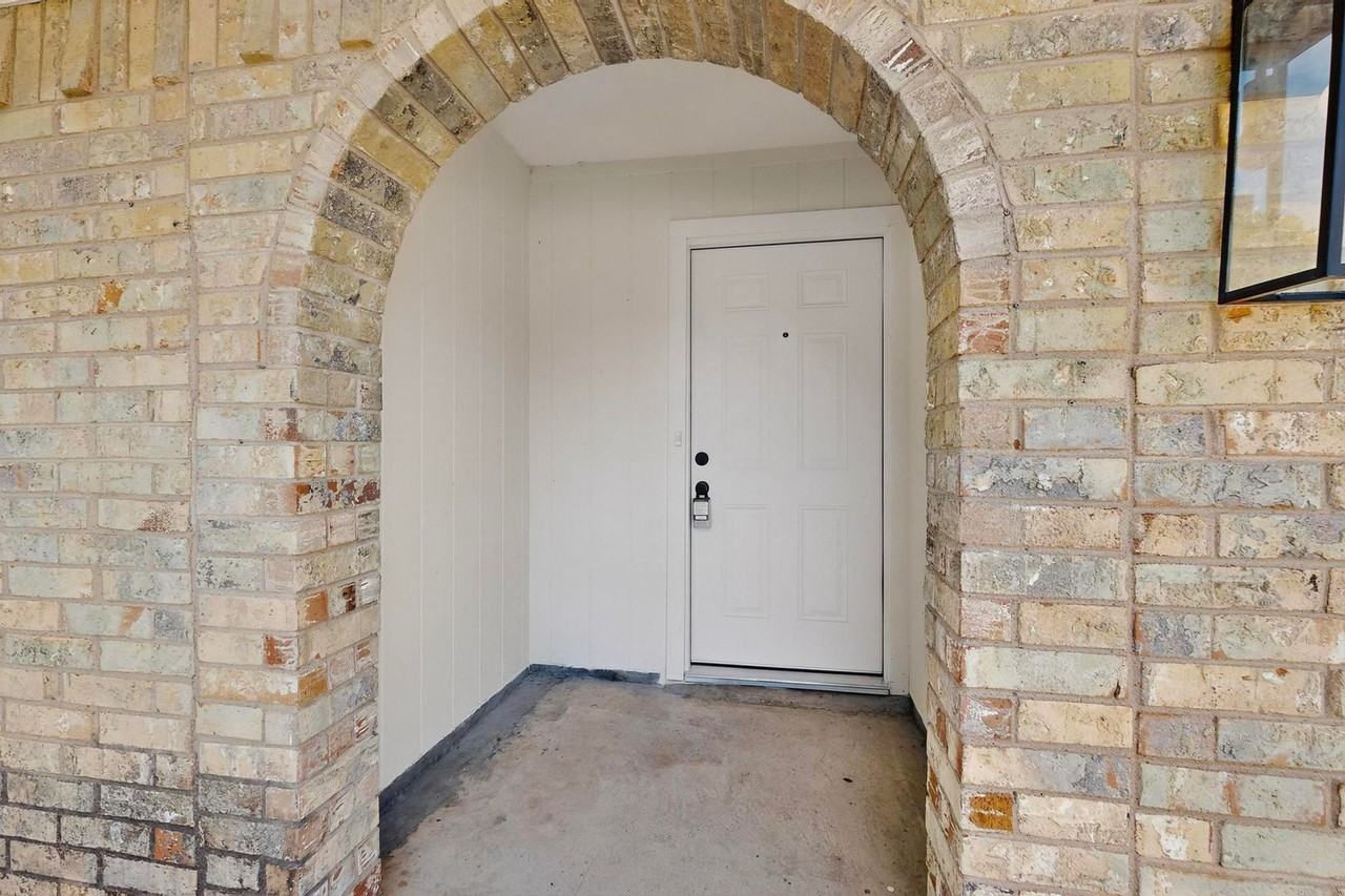 903 Ravenswood Dr - Photo 6 of 47