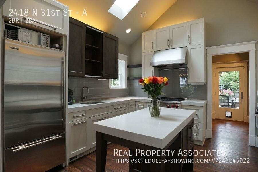 2418 N 31st St #A - Photo 3 of 32