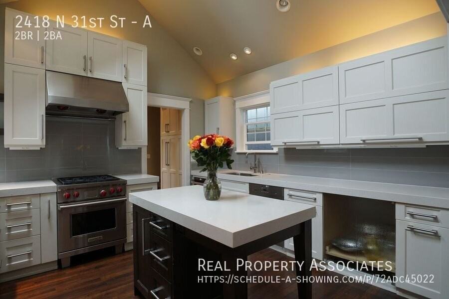 2418 N 31st St #A - Photo 4 of 32