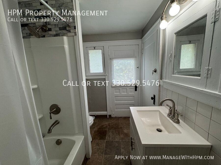 304 Chicago Pl Nw - Photo 7 of 18