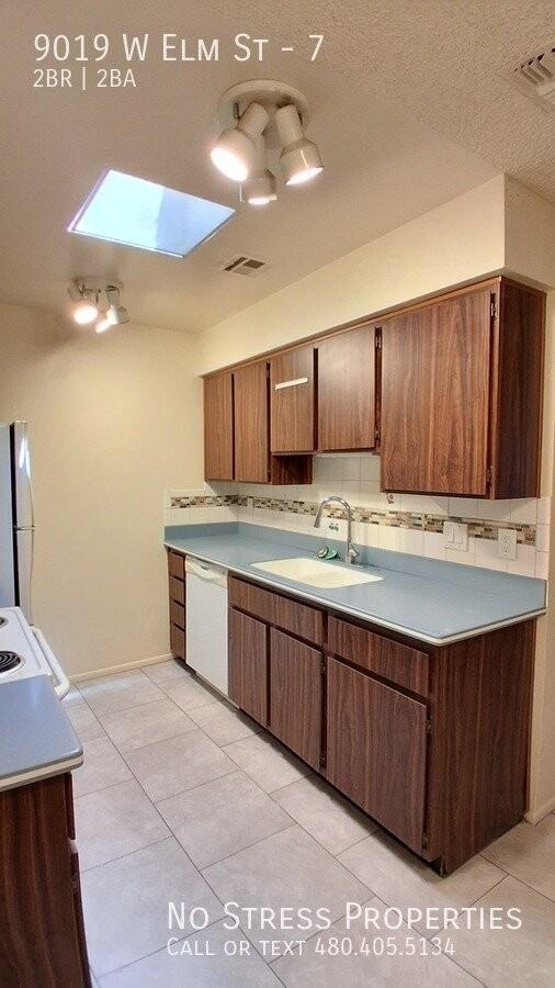 9019 W Elm St #7 - Photo 7 of 22