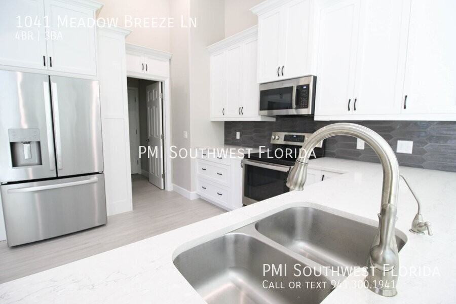 1041 Meadow Breeze Ln - Photo 2 of 38