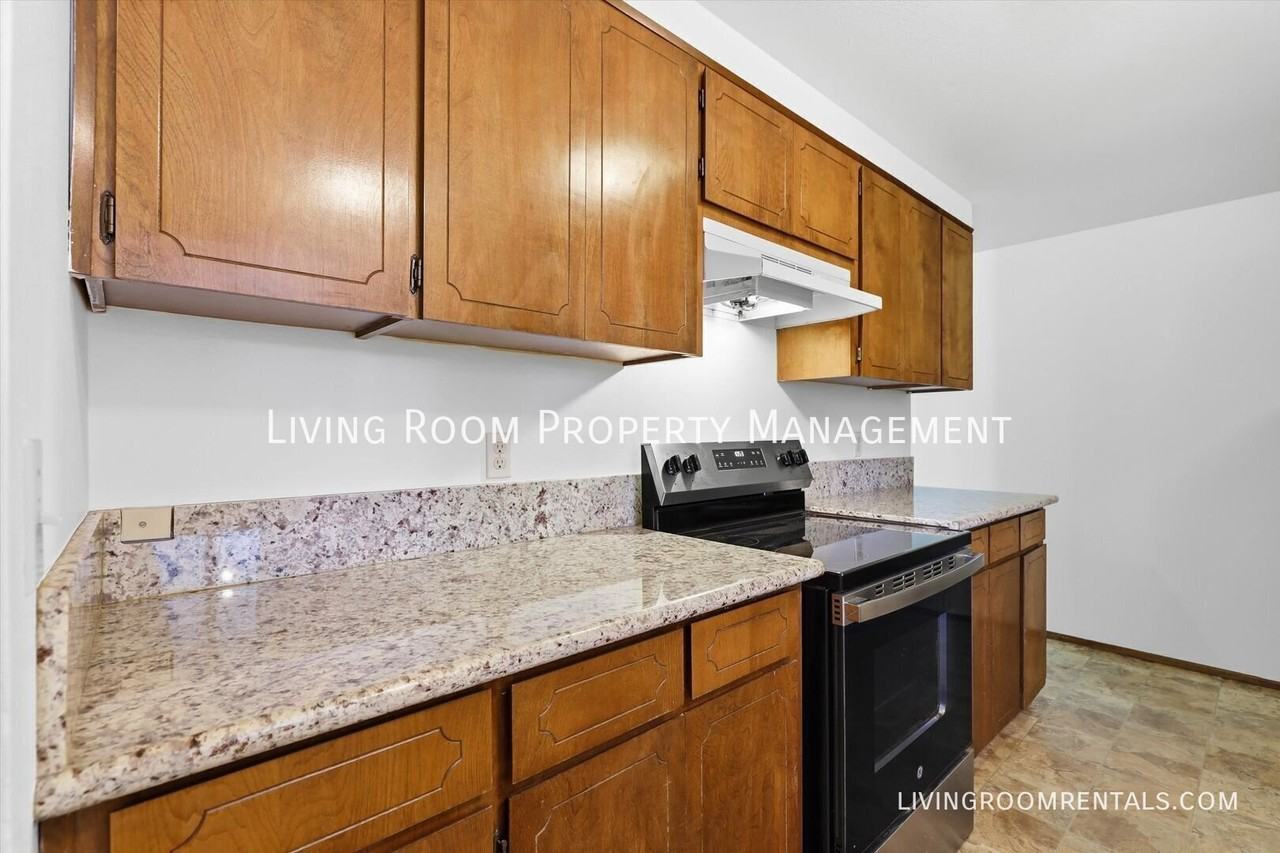 2114 Se 92nd Ave - Photo 5 of 19