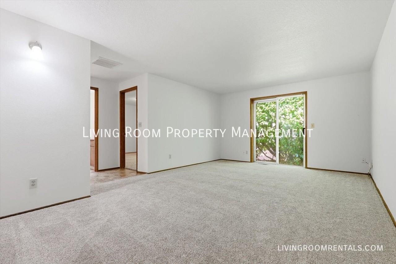 2114 Se 92nd Ave - Photo 7 of 19