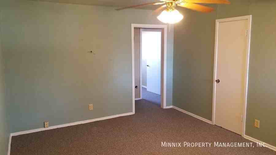 707 W 4th St - Photo 4 of 10