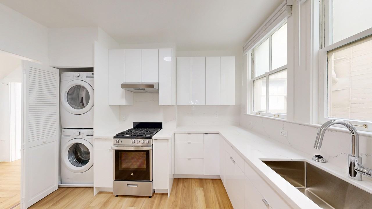 1077 Ashbury Street - Photo 4 of 19