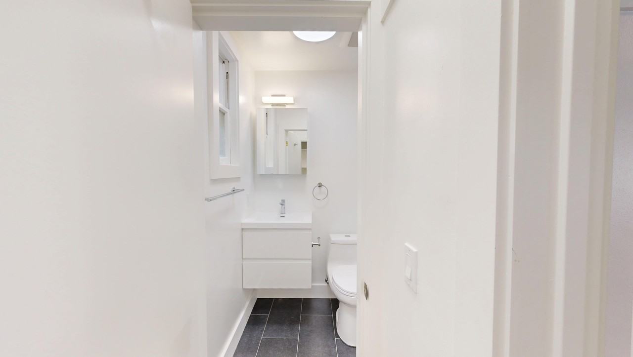 1077 Ashbury Street - Photo 5 of 19
