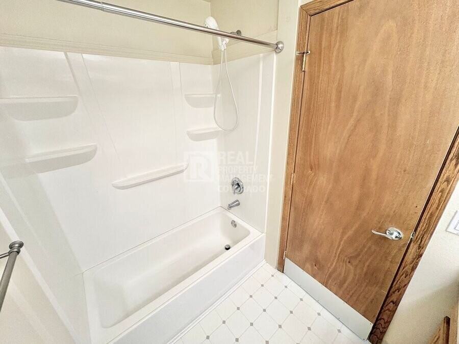 4656 S Dillon Ct #D - Photo 7 of 9