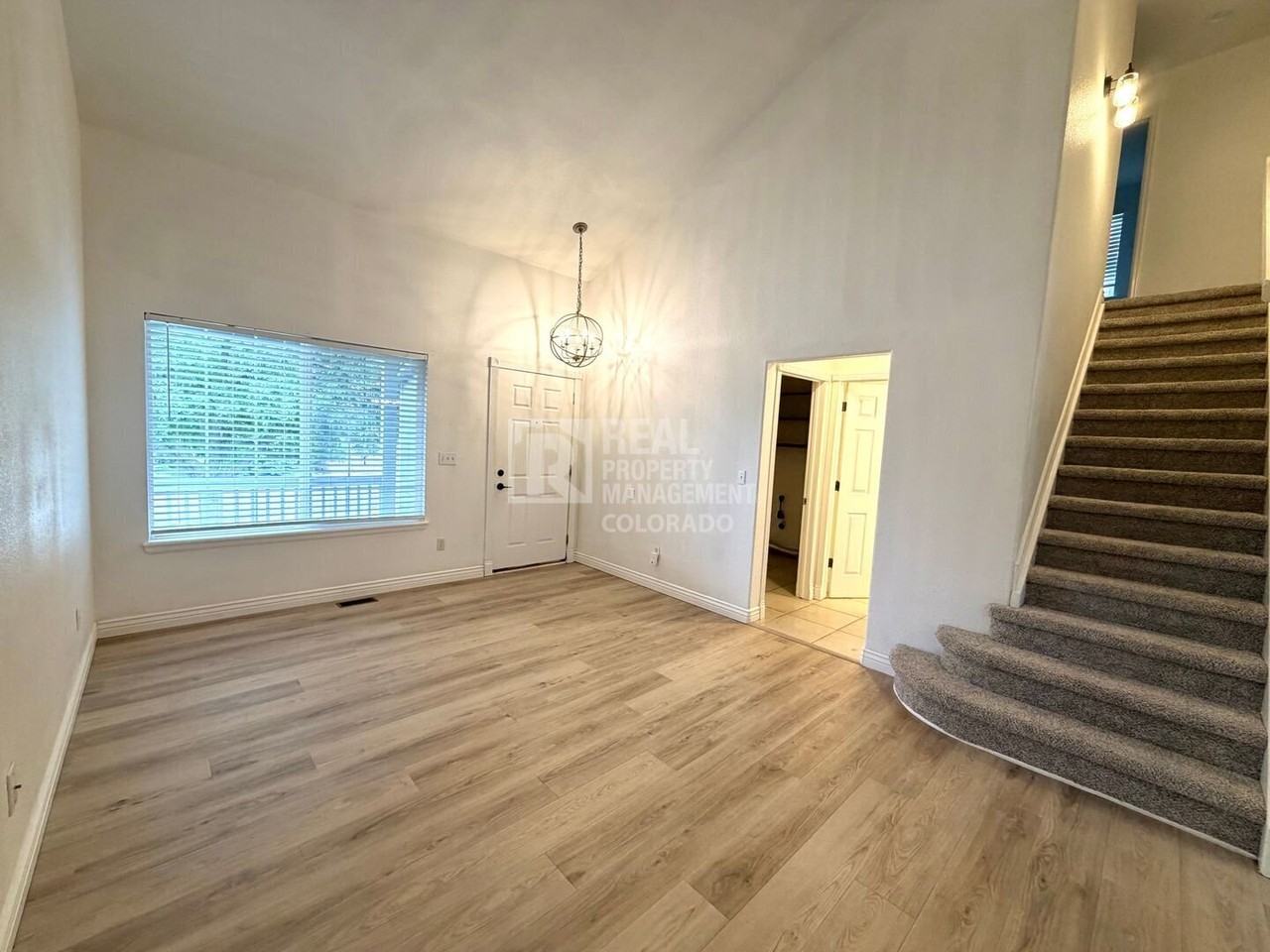 4575 Hunterwood Dr - Photo 3 of 24