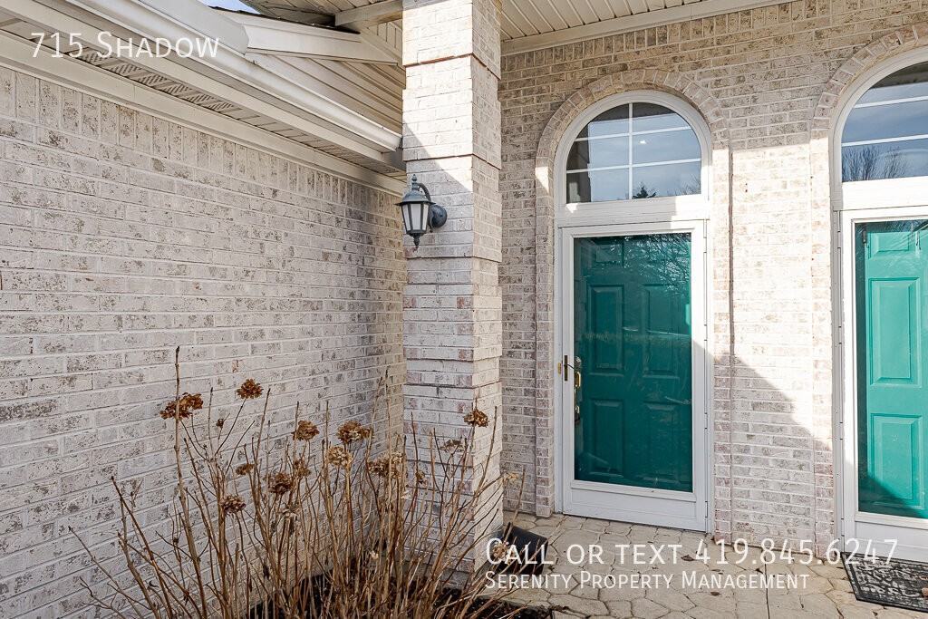 715 Shadow Ln - Photo 2 of 27