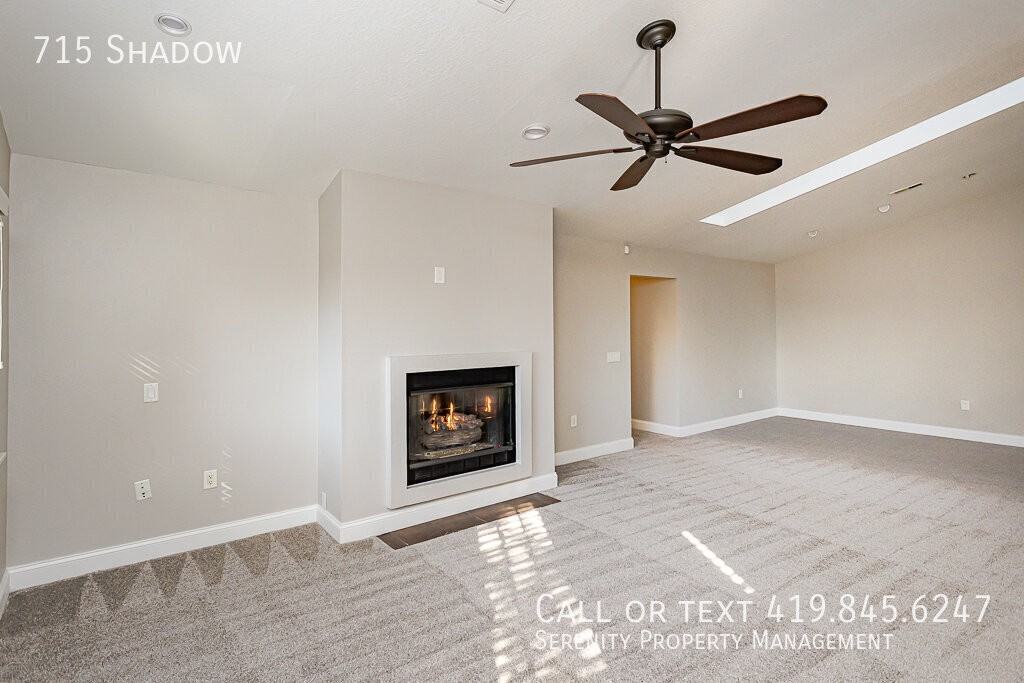 715 Shadow Ln - Photo 4 of 27