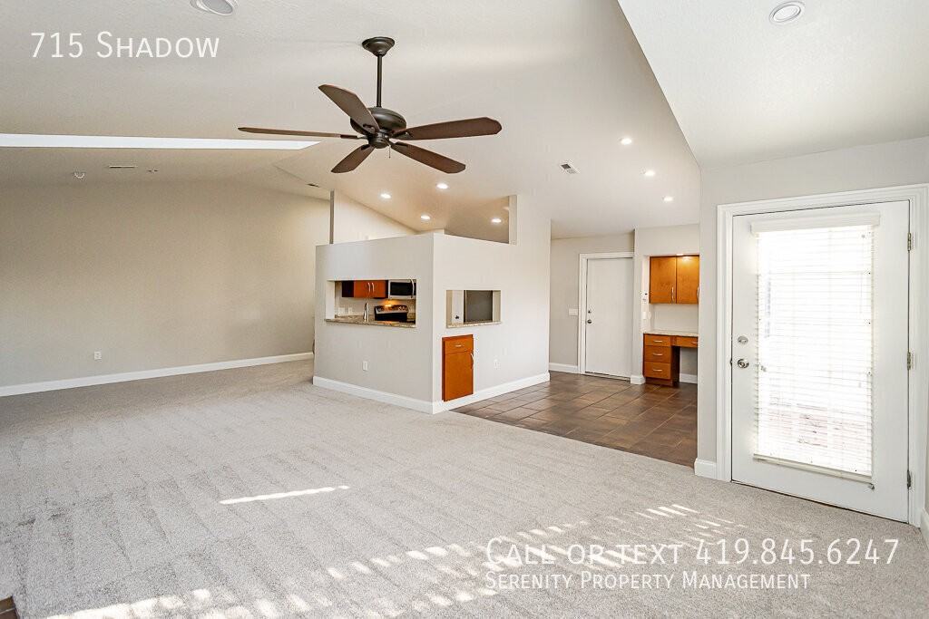 715 Shadow Ln - Photo 6 of 27