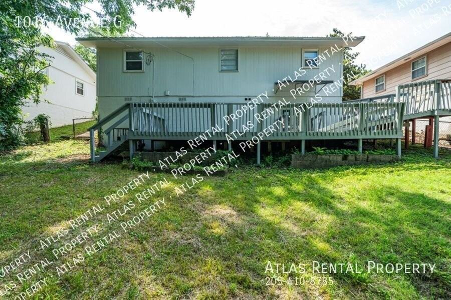 1016 Avenue G - Photo 4 of 22
