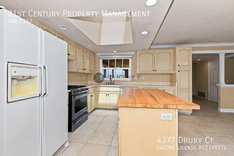 4377 Drury Ct - Photo 7 of 26