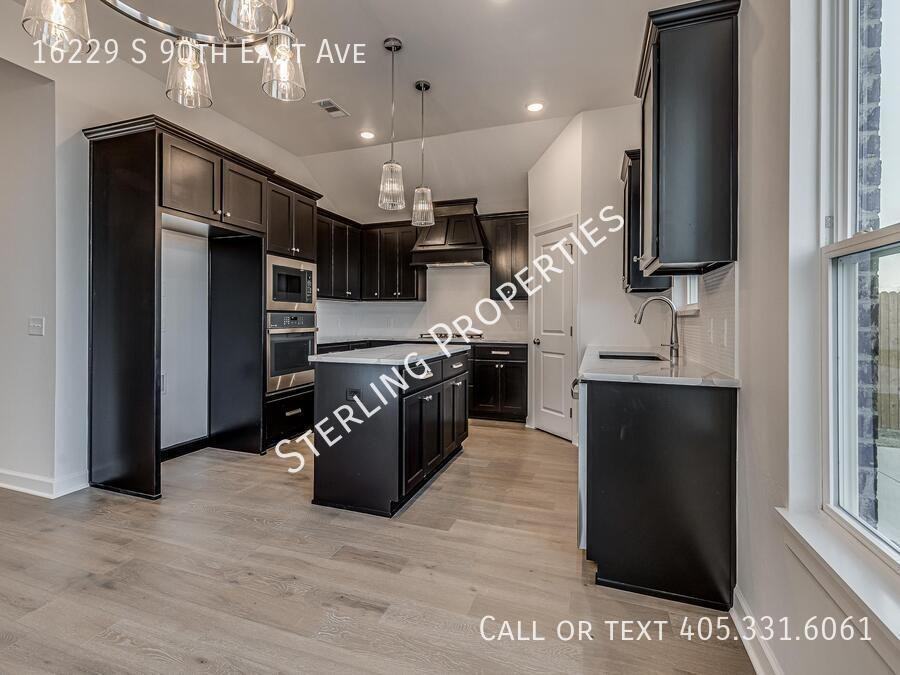 16229 S 90th East Ave - Photo 7 of 47