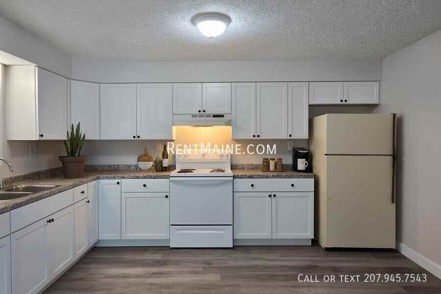 16 Hillside Ln #3 - Photo 2 of 12