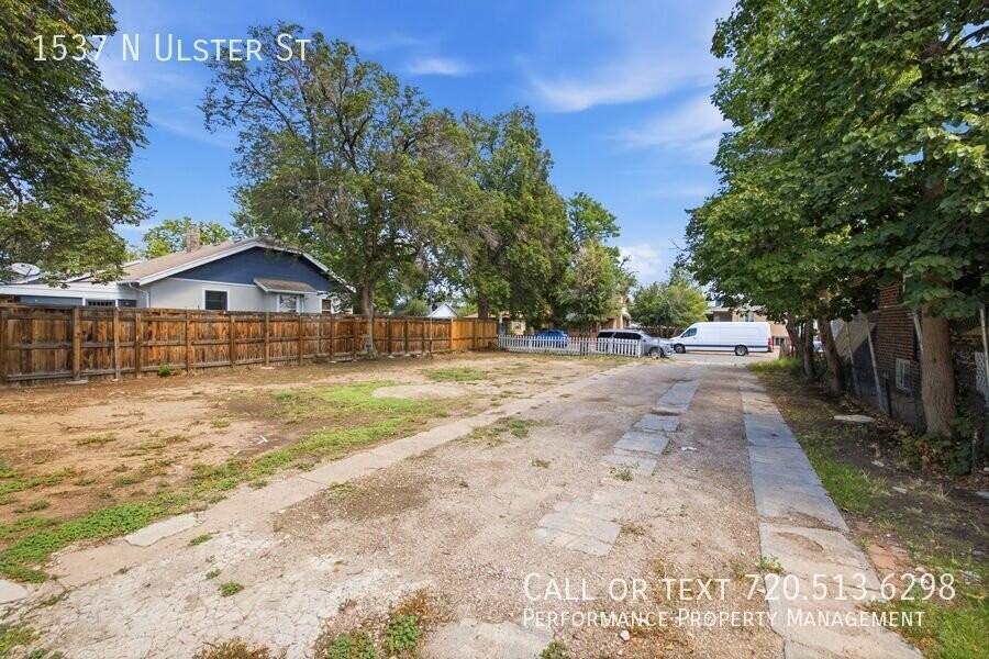 1537 N Ulster St - Photo 2 of 13