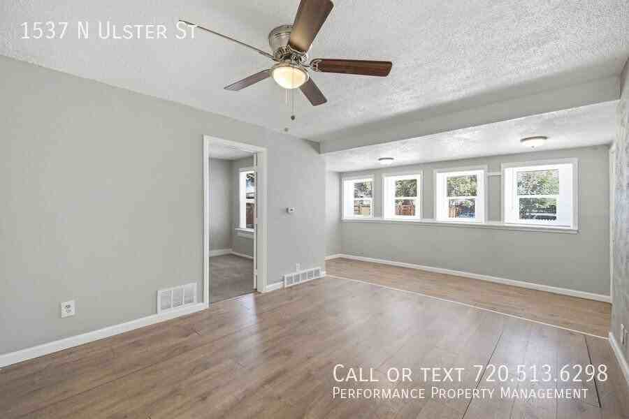 1537 N Ulster St - Photo 4 of 13