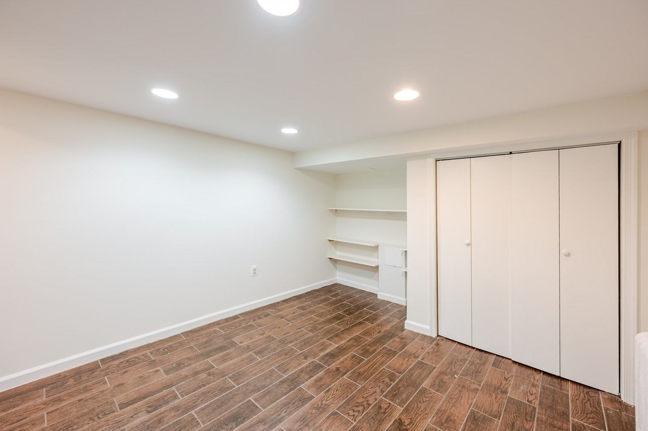 1617 Monroe St Ne - Photo 5 of 50