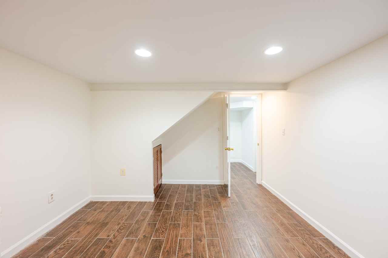1617 Monroe St Ne - Photo 6 of 50