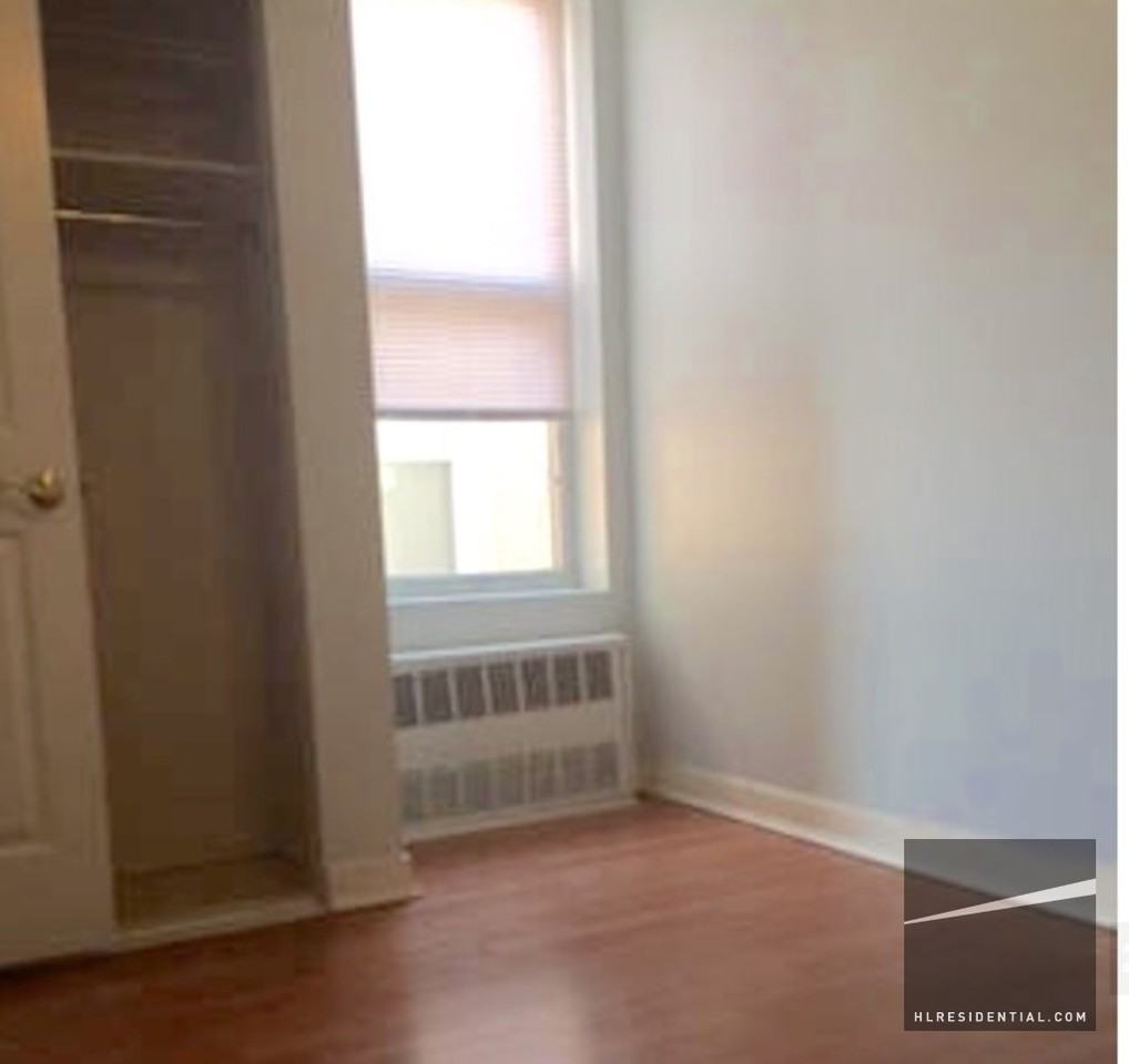 60-01 Madison St 3R - Photo 2 of 6